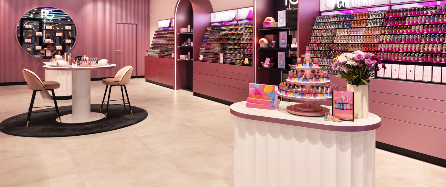 Maatwerk interieur voor Pink Gellac Colour Boutique Den Haag door Smeulders Interieurwerken