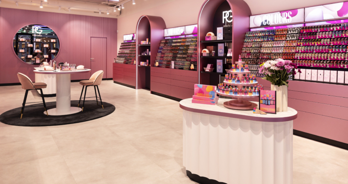 Maatwerk interieur voor Pink Gellac Colour Boutique Den Haag door Smeulders Interieurwerken
