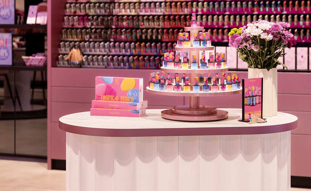 Maatwerk interieur voor Pink Gellac Colour Boutique Den Haag door Smeulders Interieurwerken