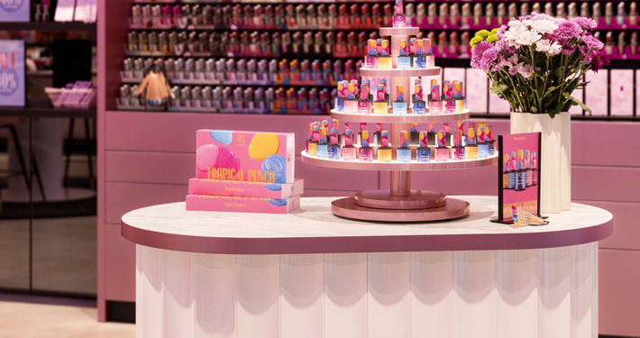 Maatwerk interieur voor Pink Gellac Colour Boutique Den Haag door Smeulders Interieurwerken