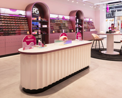Maatwerk interieur voor Pink Gellac Colour Boutique Den Haag door Smeulders Interieurwerken