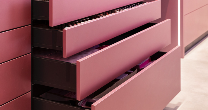 Maatwerk interieur voor Pink Gellac Colour Boutique Den Haag door Smeulders Interieurwerken