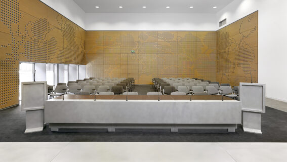 Maatwerk interieur Raad van State Den Haag door Smeulders Interieurgroep