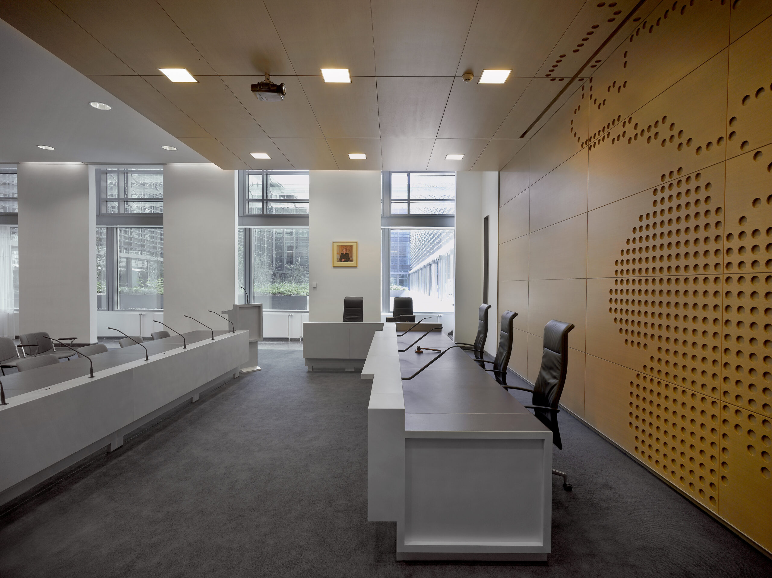 Maatwerk interieur Raad van State Den Haag door Smeulders Interieurgroep