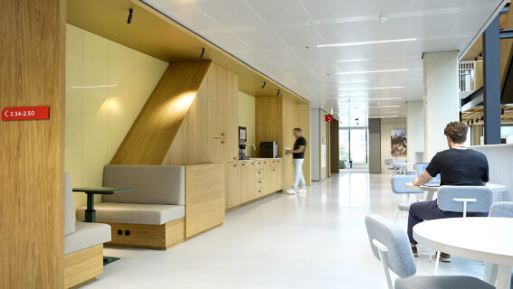 Interieur Huis voor de Stad, Helmond door Smeulders Interieurgroep