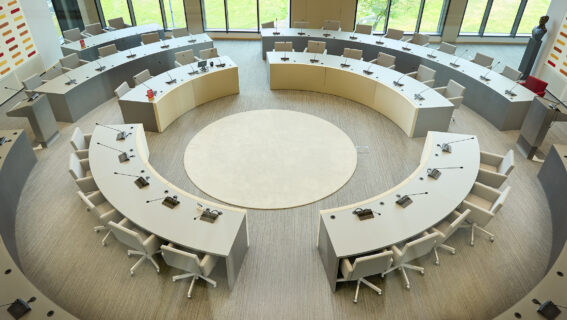 Interieur Huis voor de Stad, Helmond door Smeulders Interiuergroep