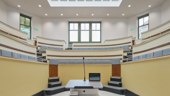 Interieur Bibliotheek Universiteit Amsterdam door Smeulders Interieurgroep