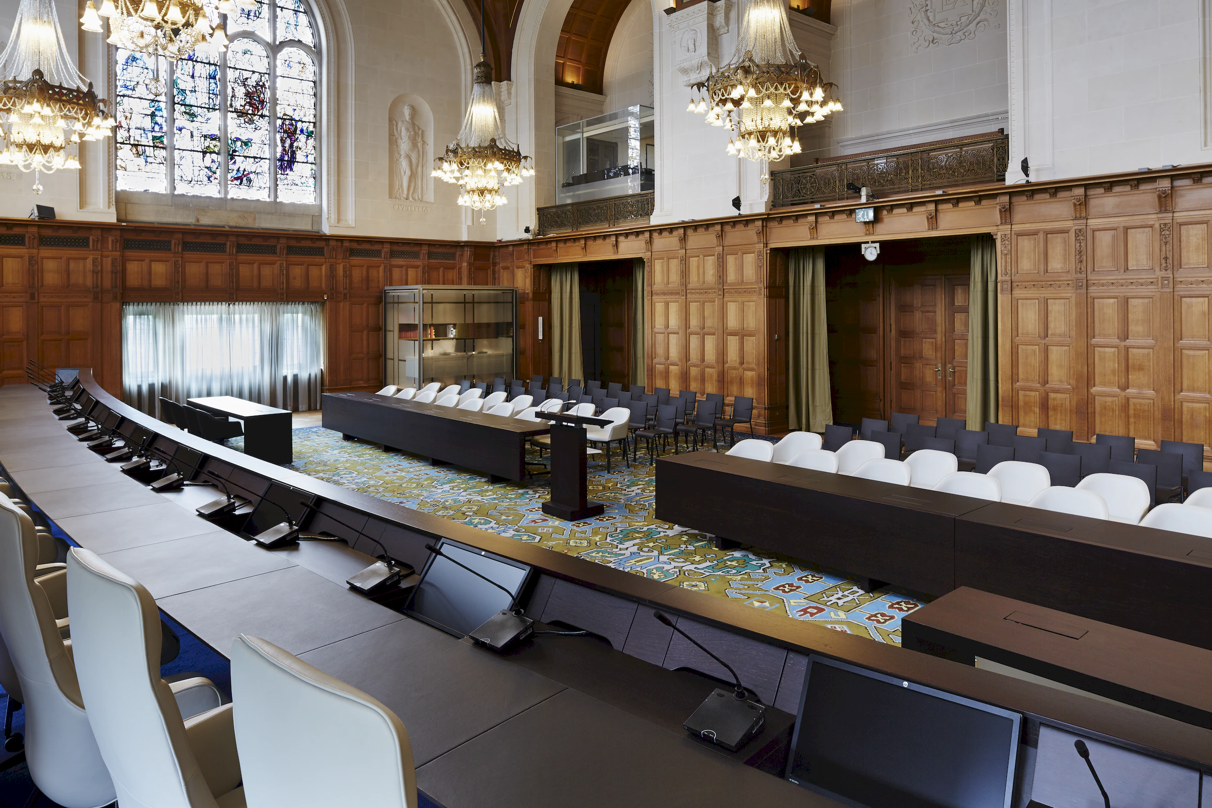 Maatwerk interieur Vredespaleis Den Haag door Smeulders Interieurgroep