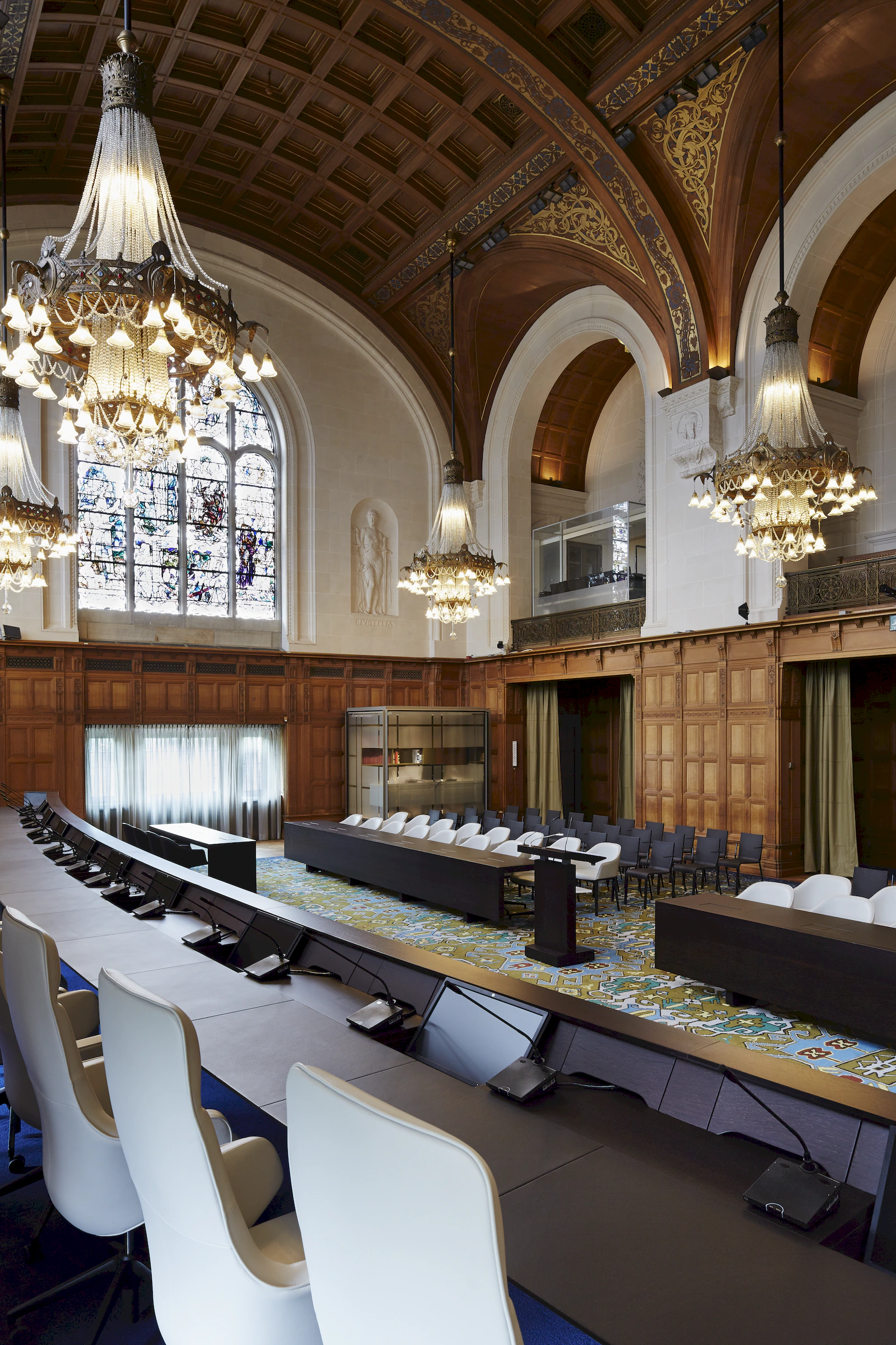 Maatwerk interieur Vredespaleis Den Haag door Smeulders Interieurgroep