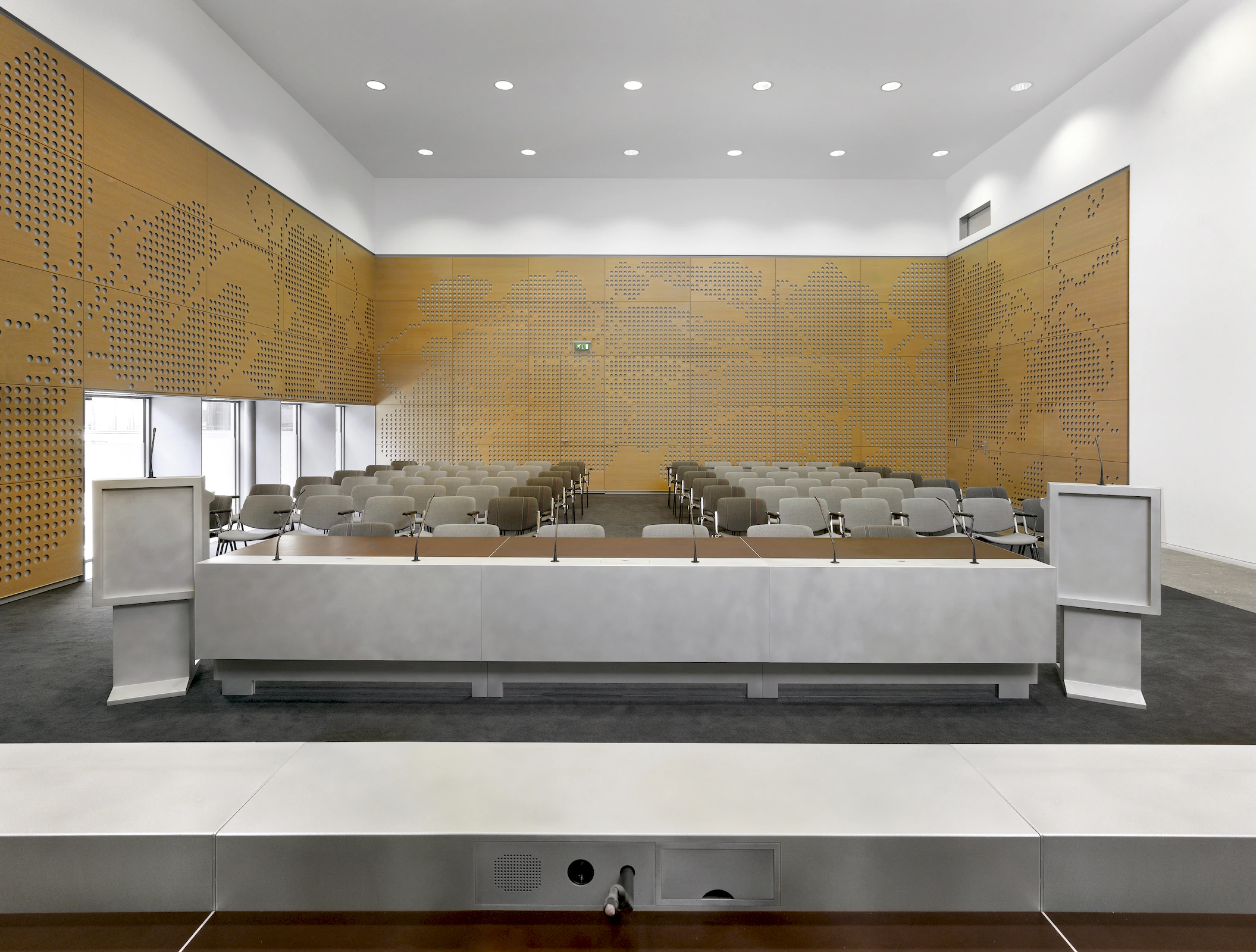 Maatwerk interieur Raad van State Den Haag door Smeulders Interieurgroep