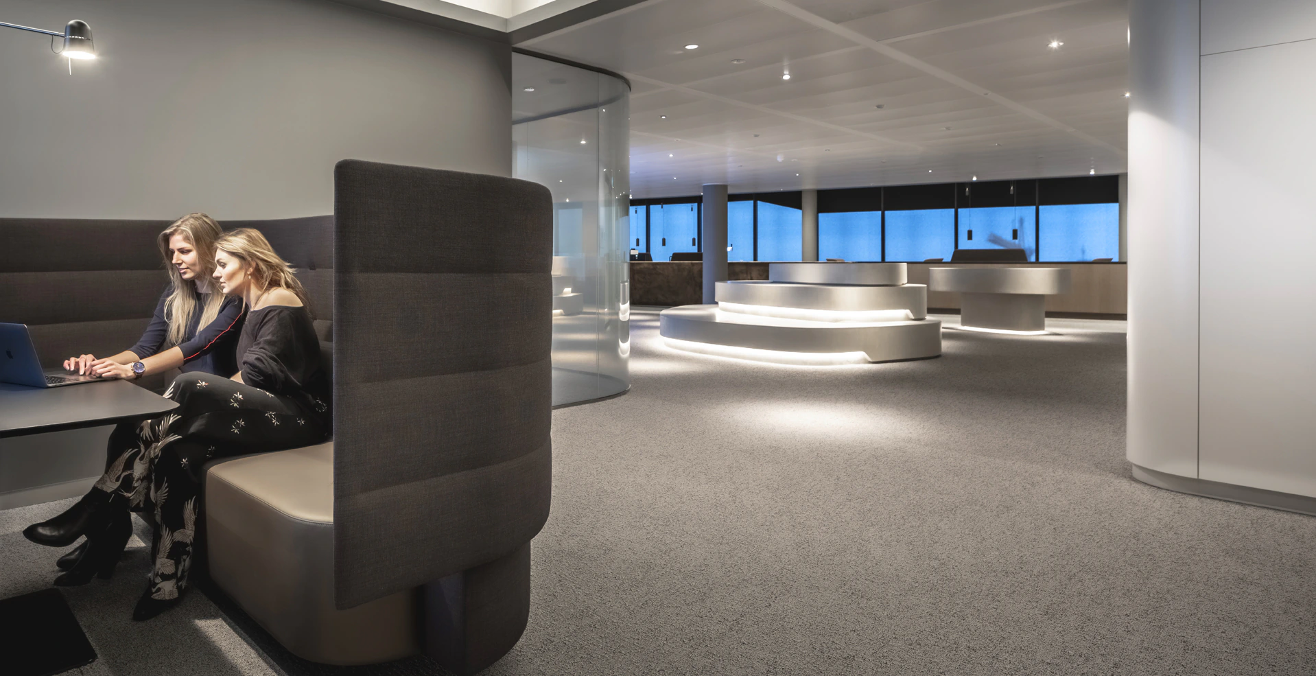 Maatwerk interieur Aalberts Industries WTC Utrecht door Smeulders Interieurgroep