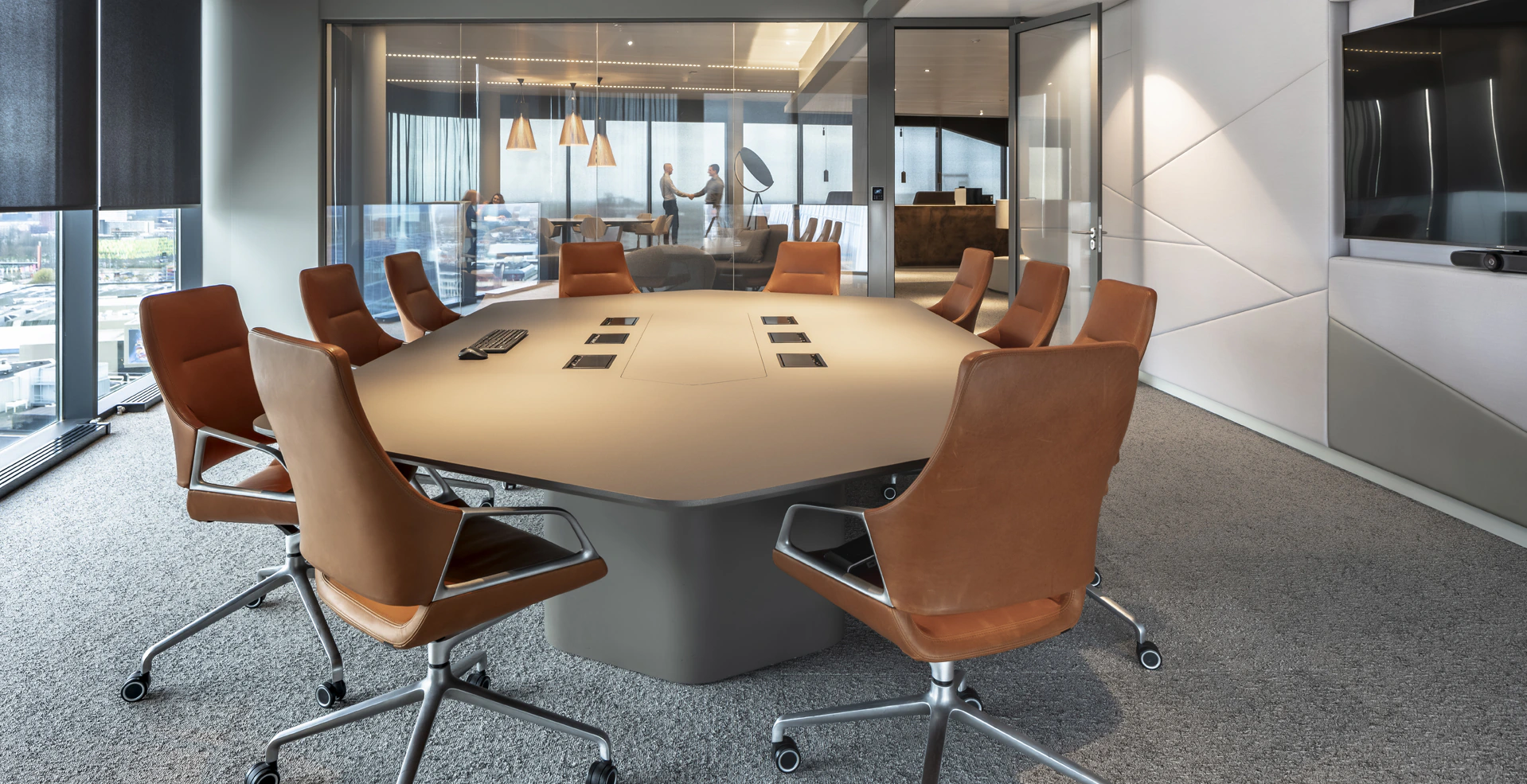 Maatwerk interieur Aalberts Industries WTC Utrecht door Smeulders Interieurgroep