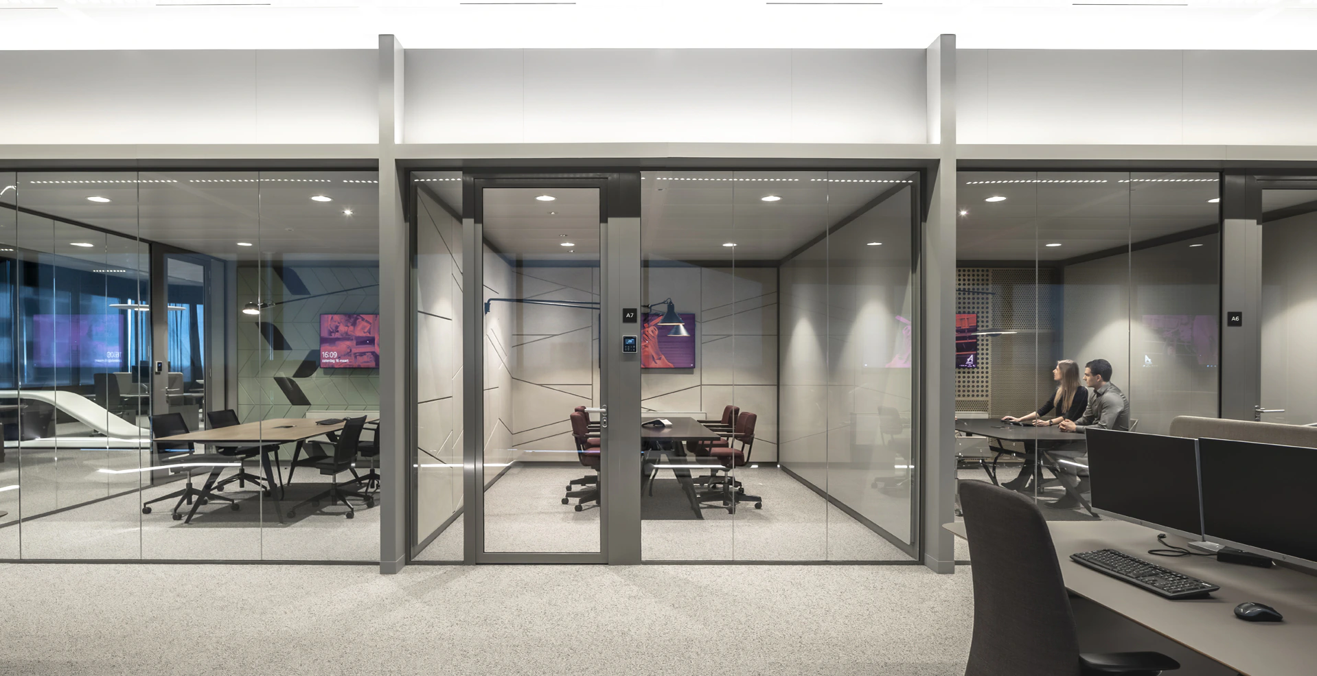 Maatwerk interieur Aalberts Industries WTC Utrecht door Smeulders Interieurgroep