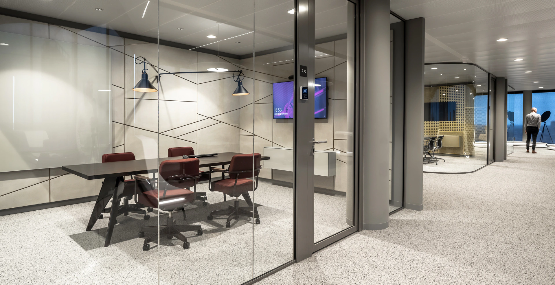 Maatwerk interieur Aalberts Industries WTC Utrecht door Smeulders Interieurgroep