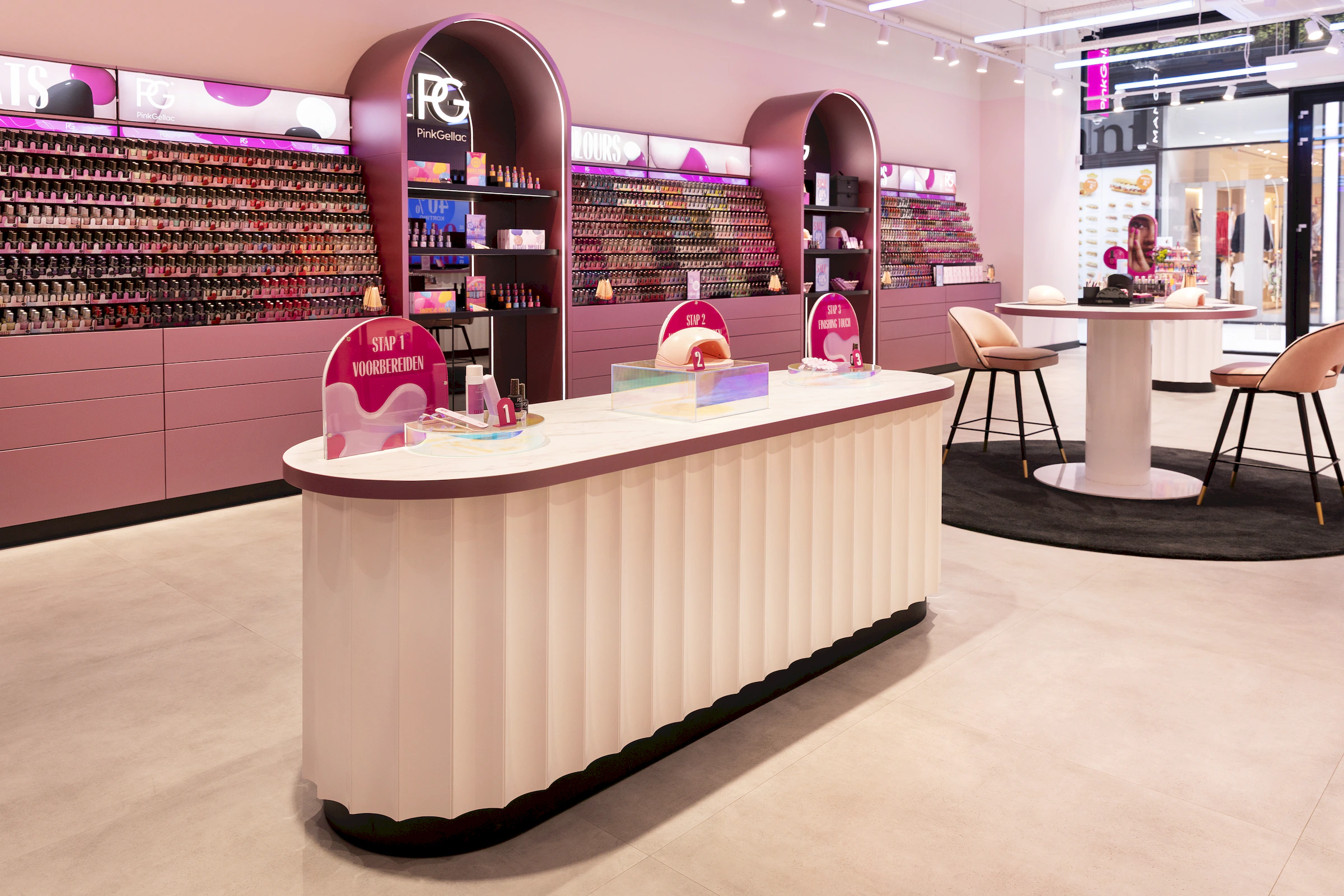 Maatwerk interieur Pink Gellac Den Haag door Smeulders Interieurgroep