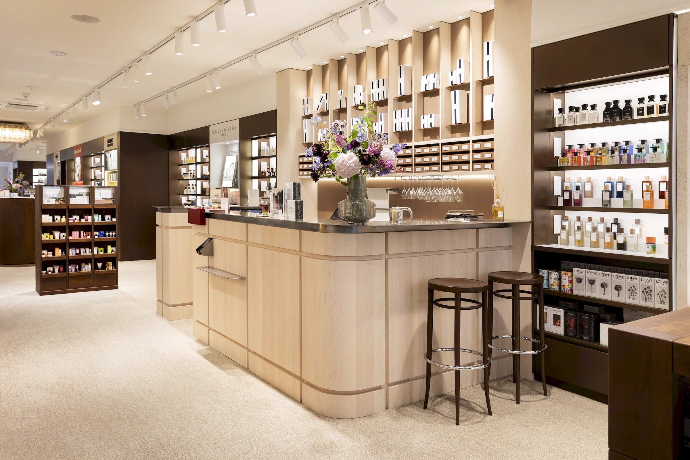 Maatwerk interieur Skins Den Haag door Smeulders Interieurgroep