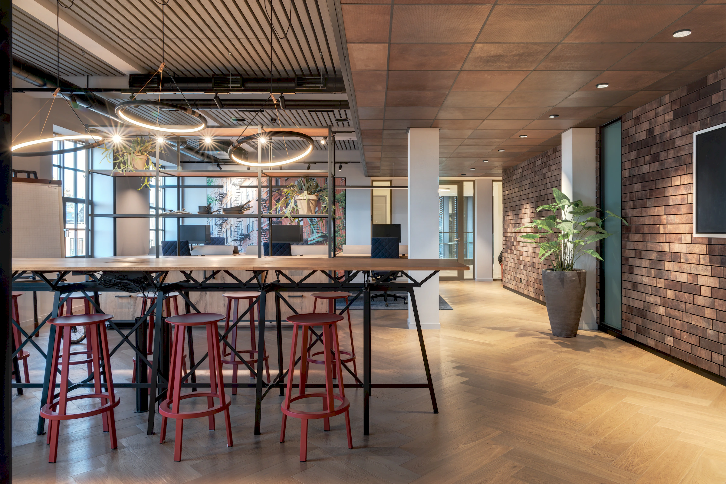 Maatwerk interieur L-Founders Of Loyalty Den Bosch door Smeulders Interieurgroep