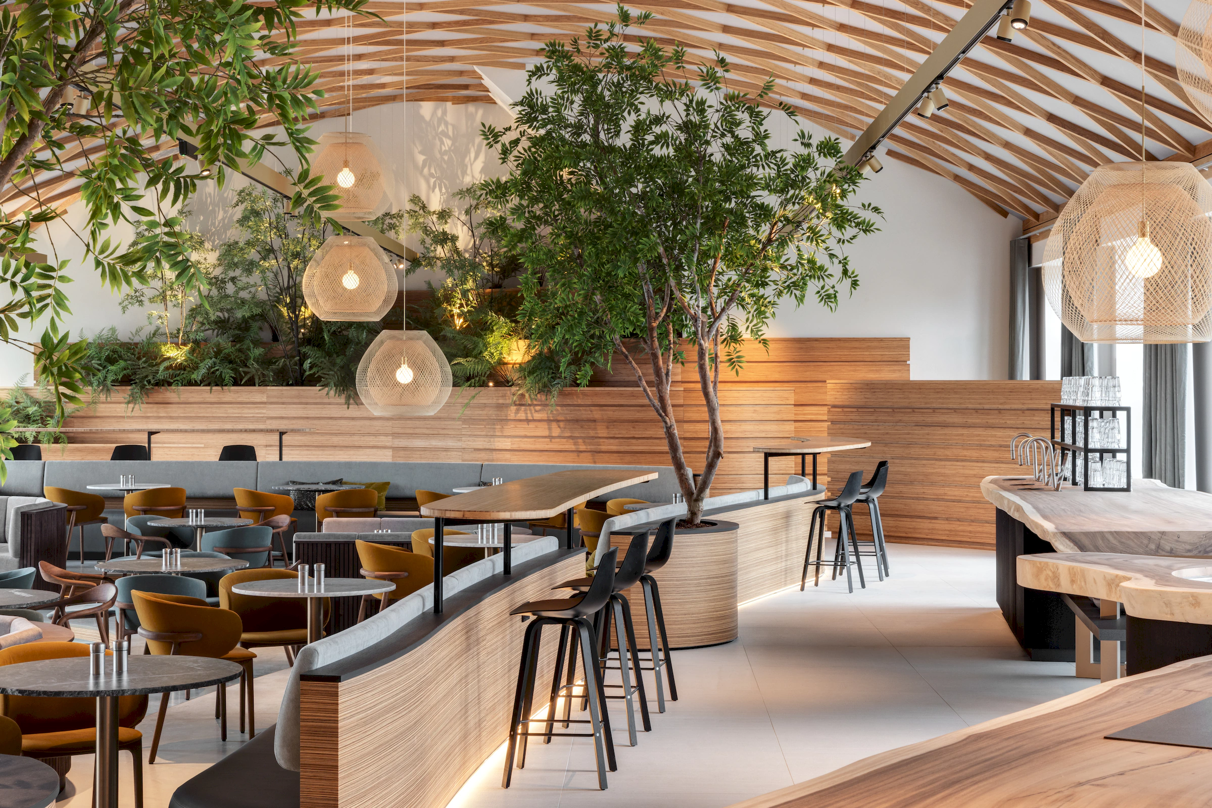 Maatwerk interieur L-Founders Of Loyalty Den Bosch door Smeulders Interieurgroep