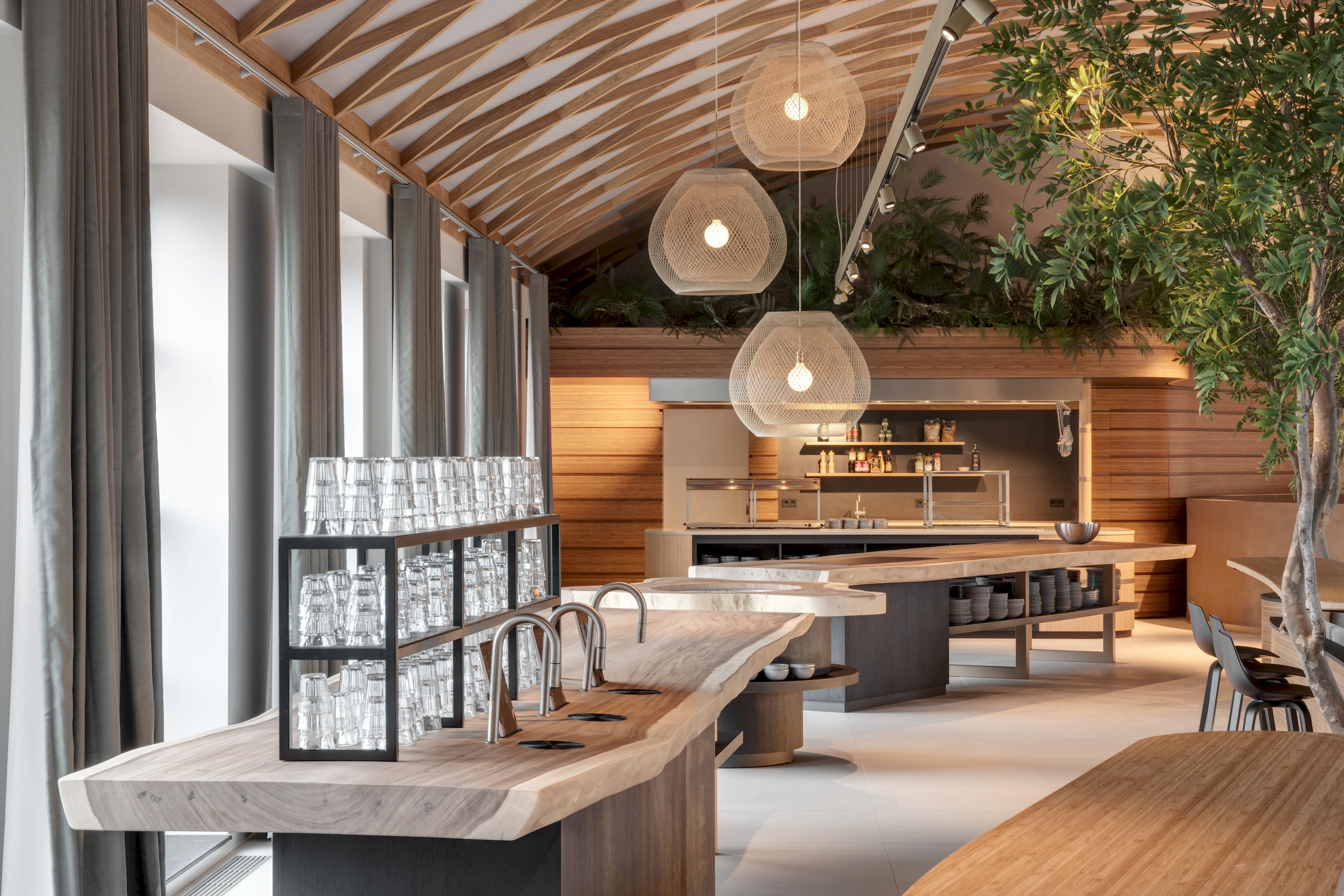 Maatwerk interieur L-Founders Of Loyalty Den Bosch door Smeulders Interieurgroep