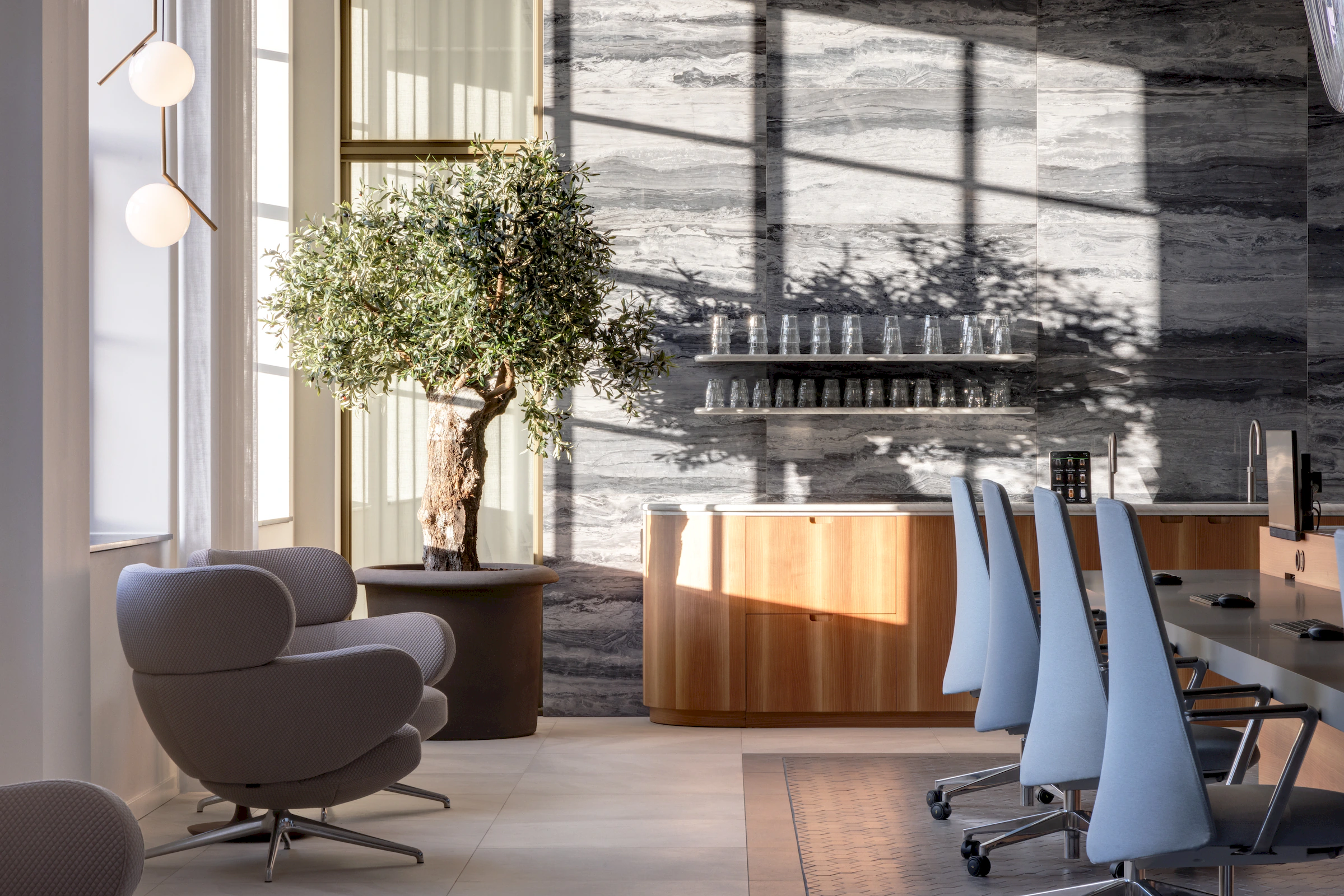 Maatwerk interieur L-Founders Of Loyalty Den Bosch door Smeulders Interieurgroep