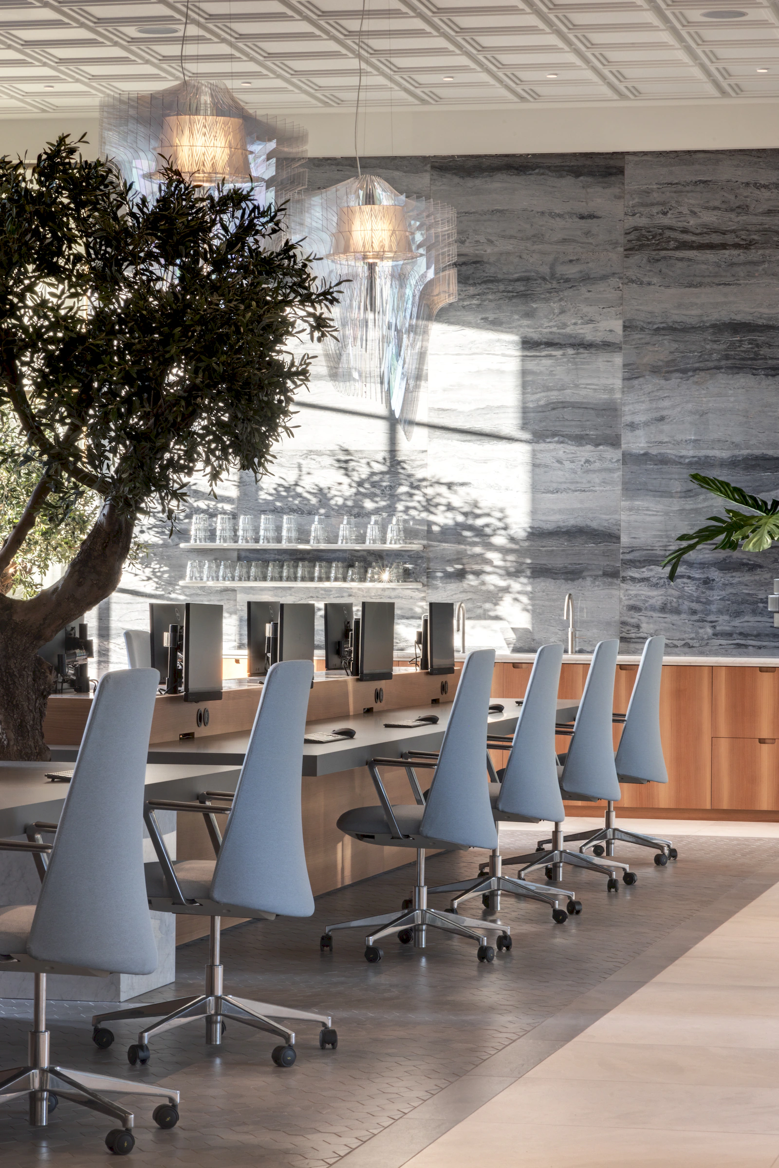 Maatwerk interieur L-Founders Of Loyalty Den Bosch door Smeulders Interieurgroep