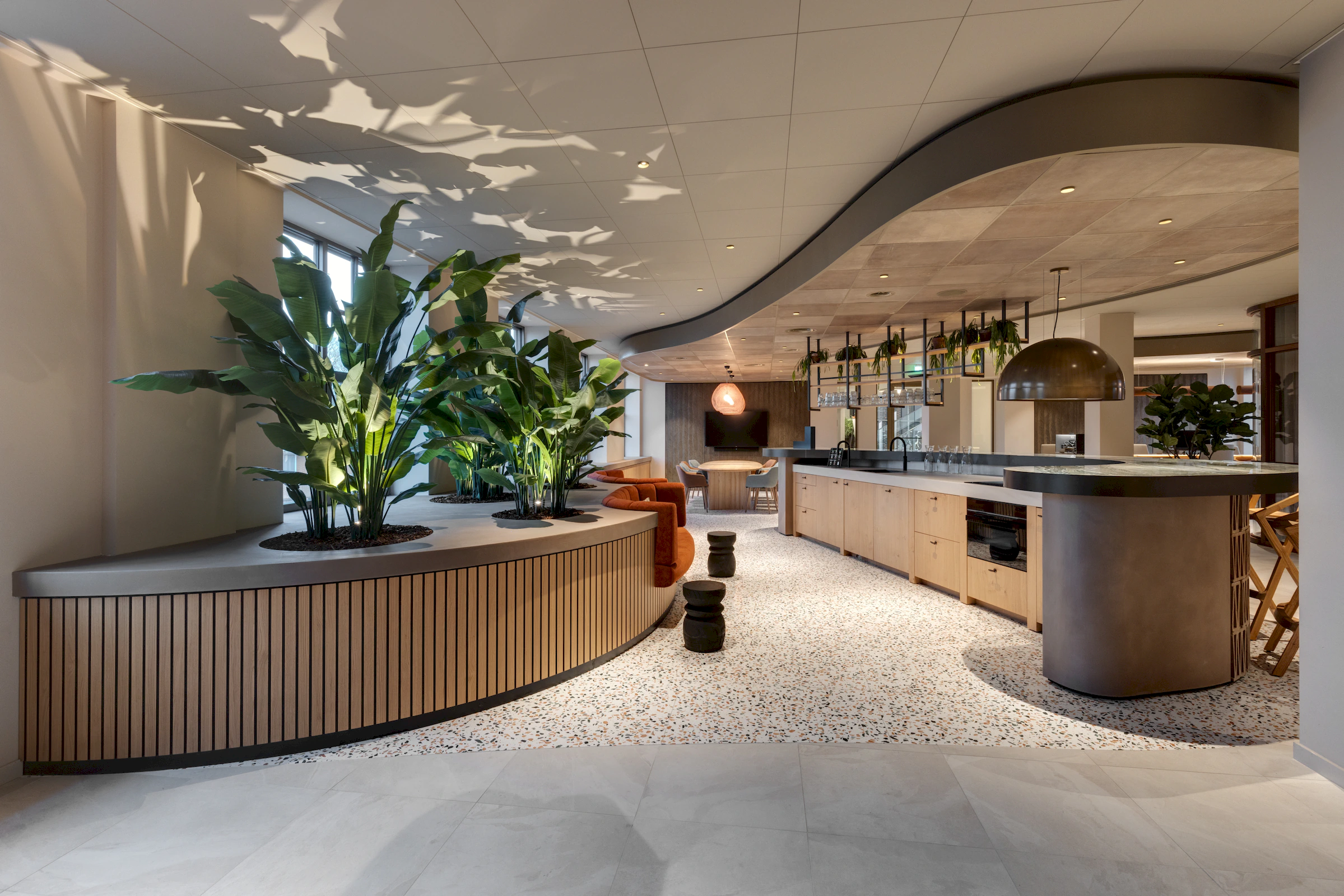 Maatwerk interieur L-Founders Of Loyalty Den Bosch door Smeulders Interieurgroep