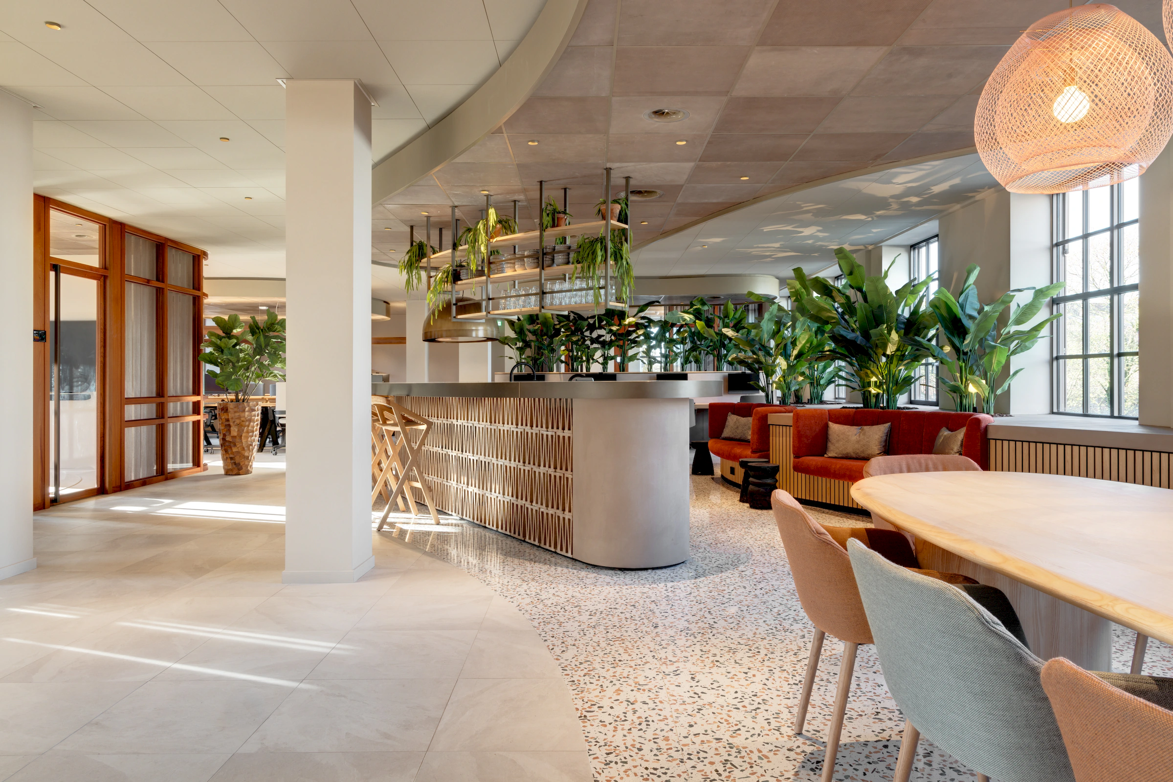 Maatwerk interieur L-Founders Of Loyalty Den Bosch door Smeulders Interieurgroep