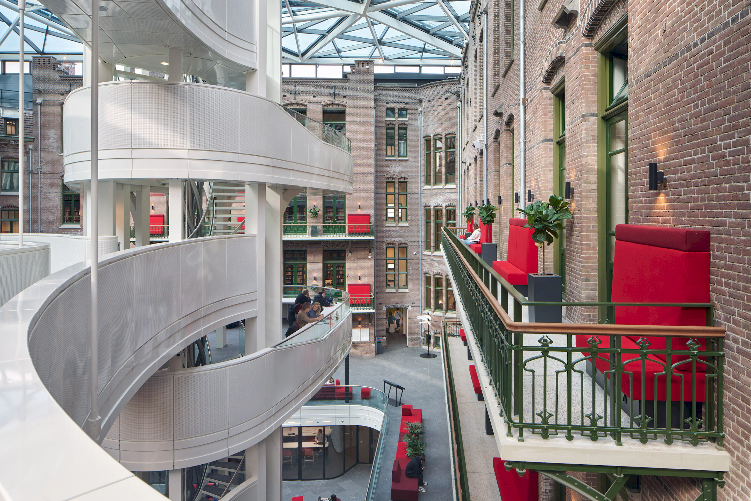Maatwerk interieur Universiteitsbibliotheek UVA Amsterdam door Smeulders Interieurgroep