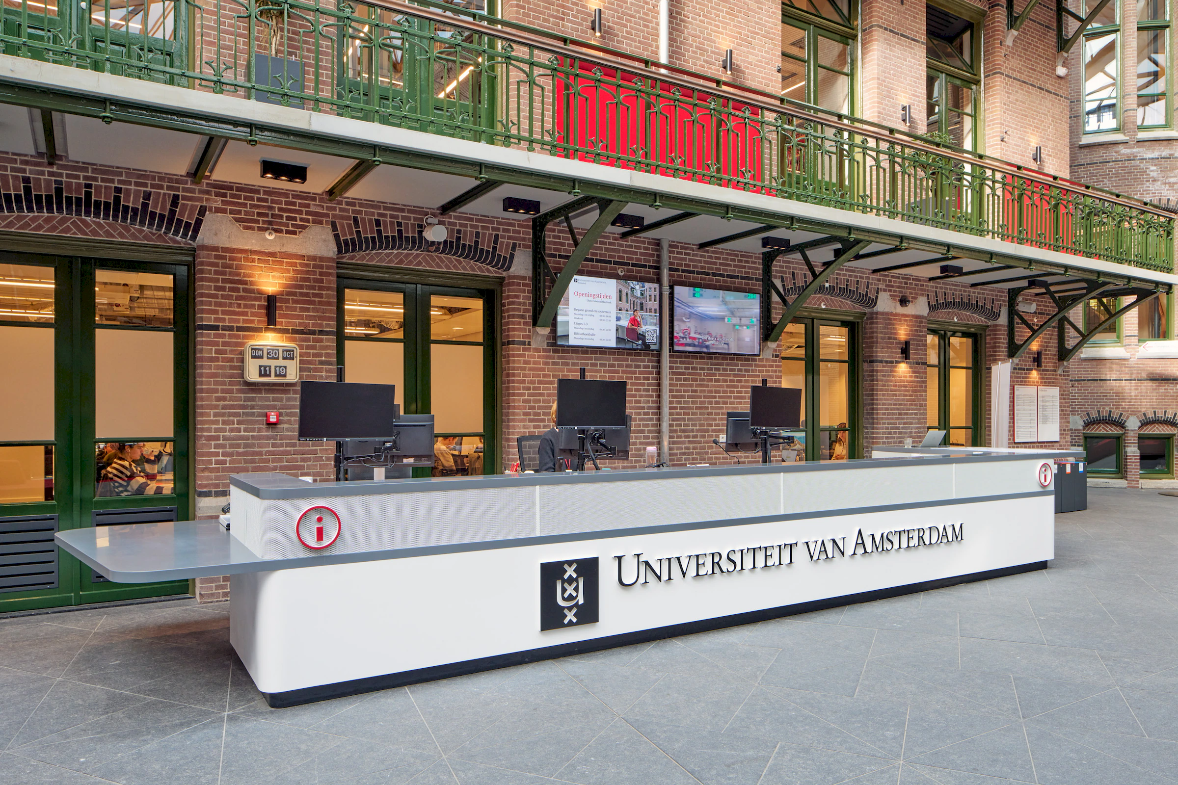 Maatwerk interieur Universiteitsbibliotheek UVA Amsterdam door Smeulders Interieurgroep