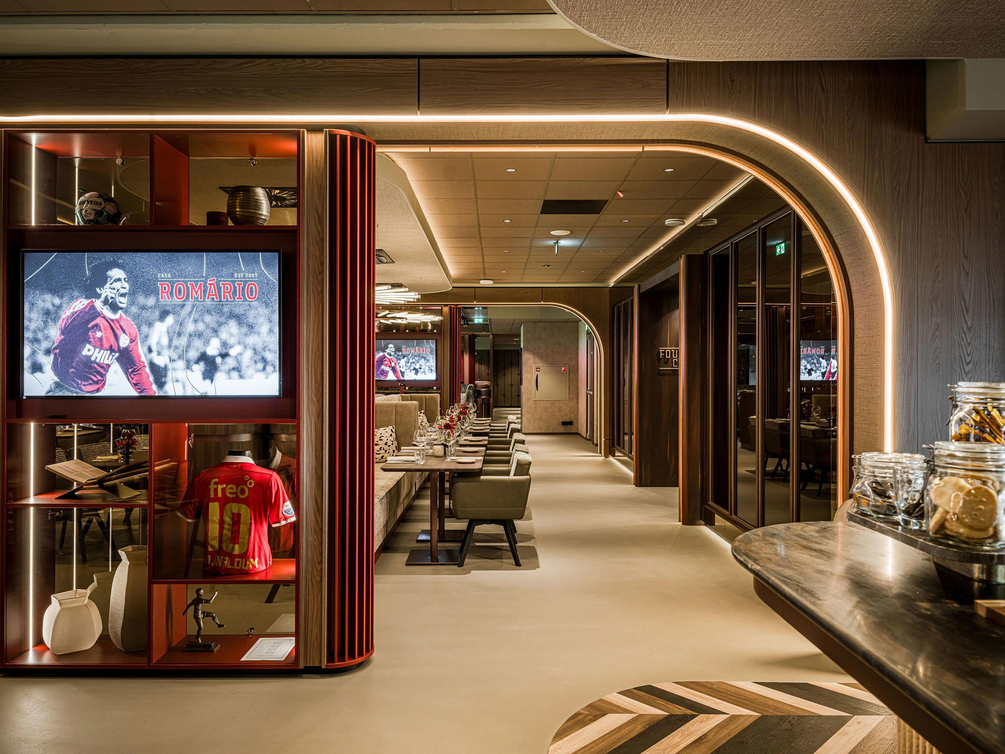 Maatwerk interieur PSV Executive Floor door Smeulders Interieurgroep